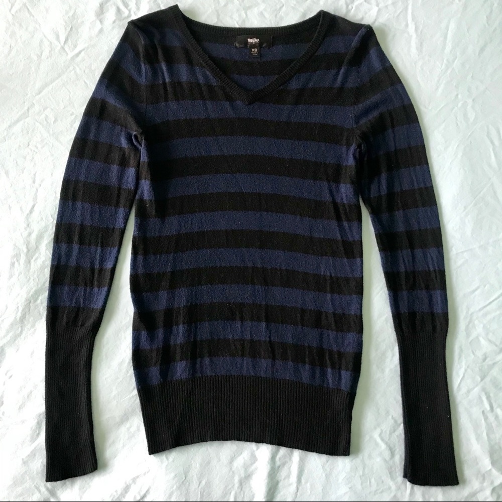 Mossimo v-neck striped sweater